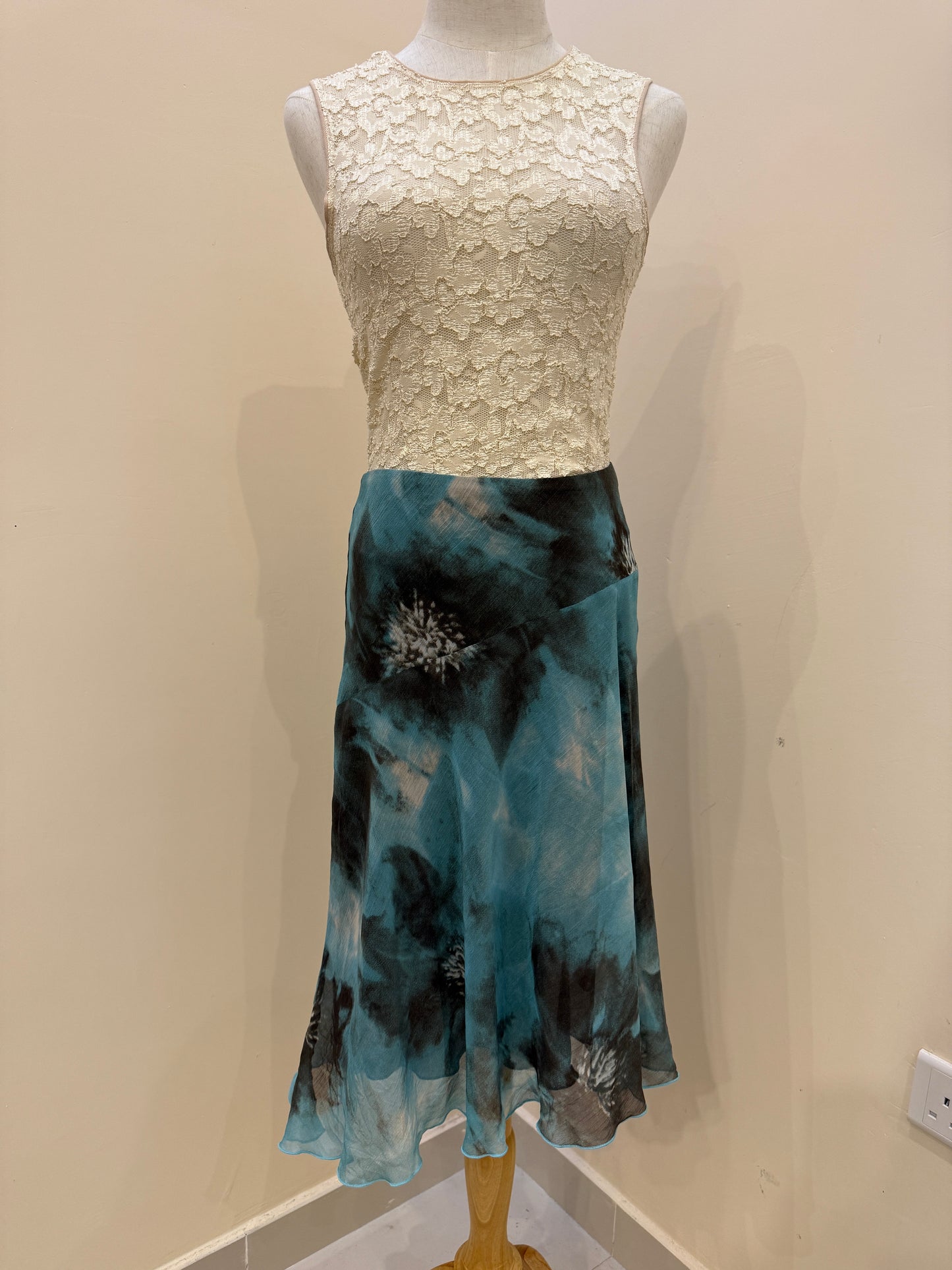 Y2k long skirt (stretchable)